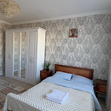 Appartamento Flat Karagandy Esterno foto